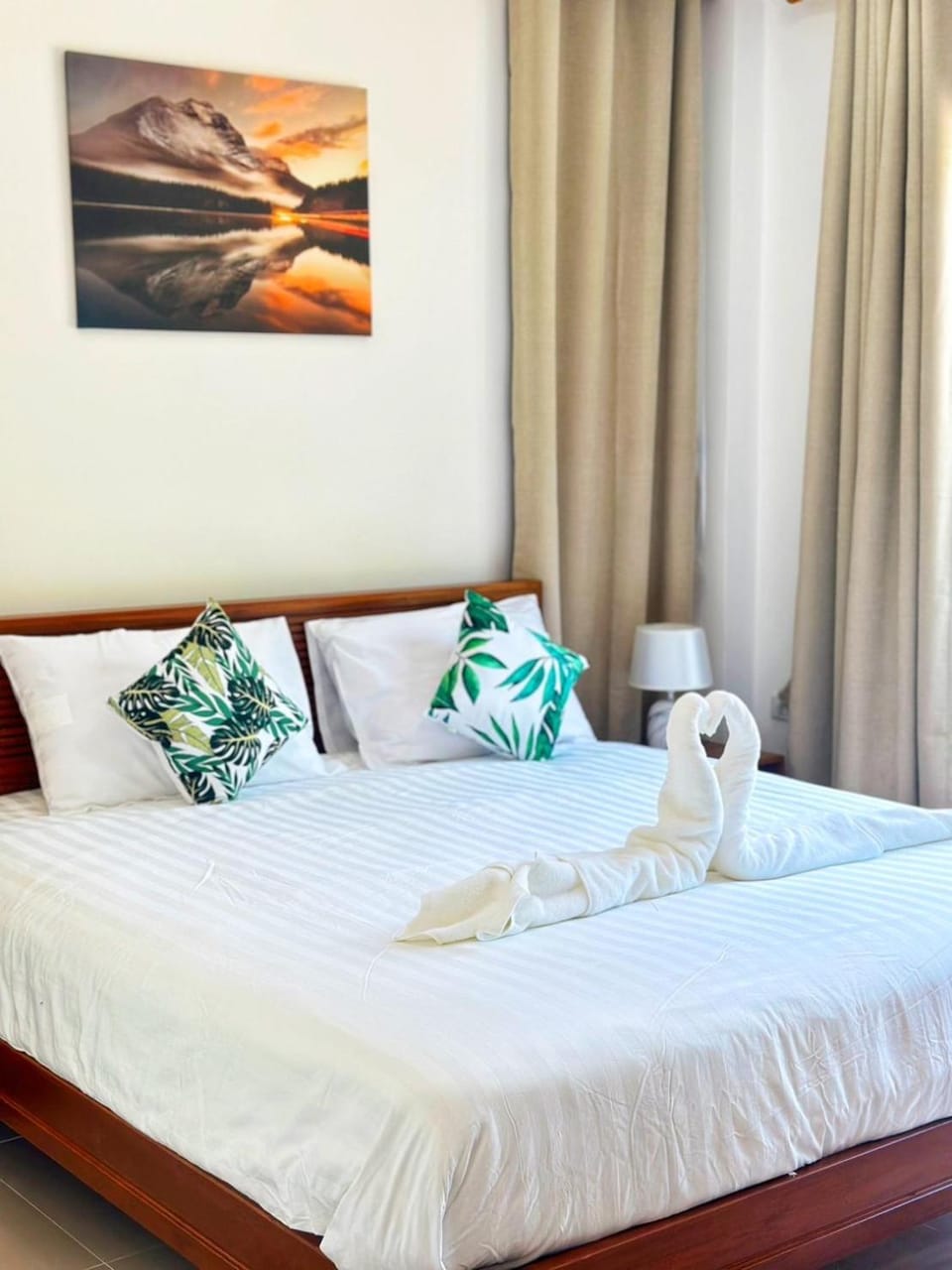 Bed, Photo of the whole room, Bedroom