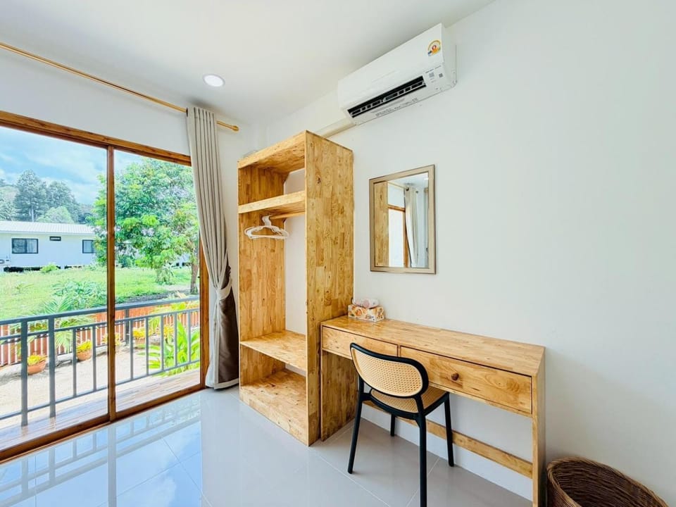 Property building, Restaurant/places to eat, air conditioner