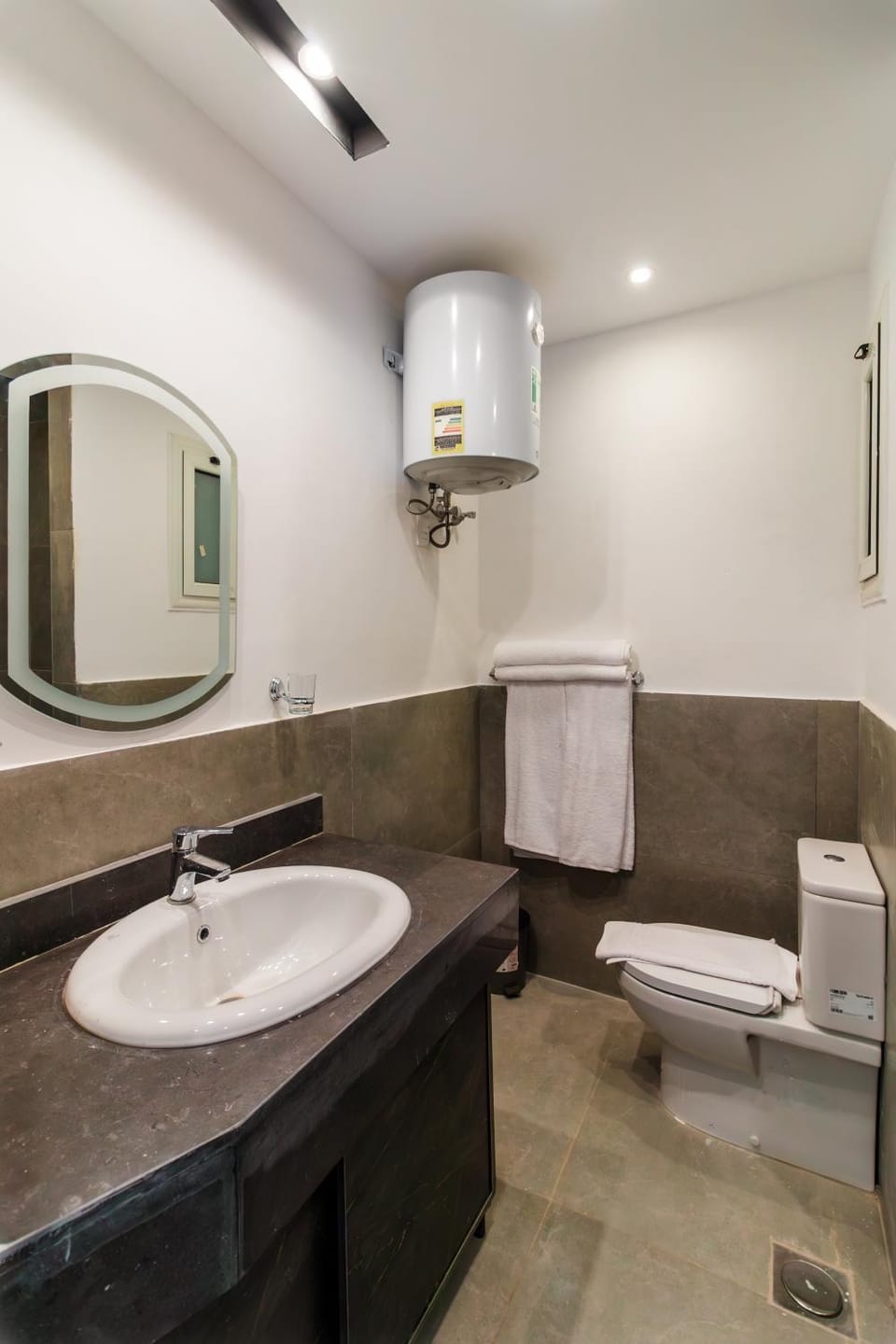 Bathroom, towels