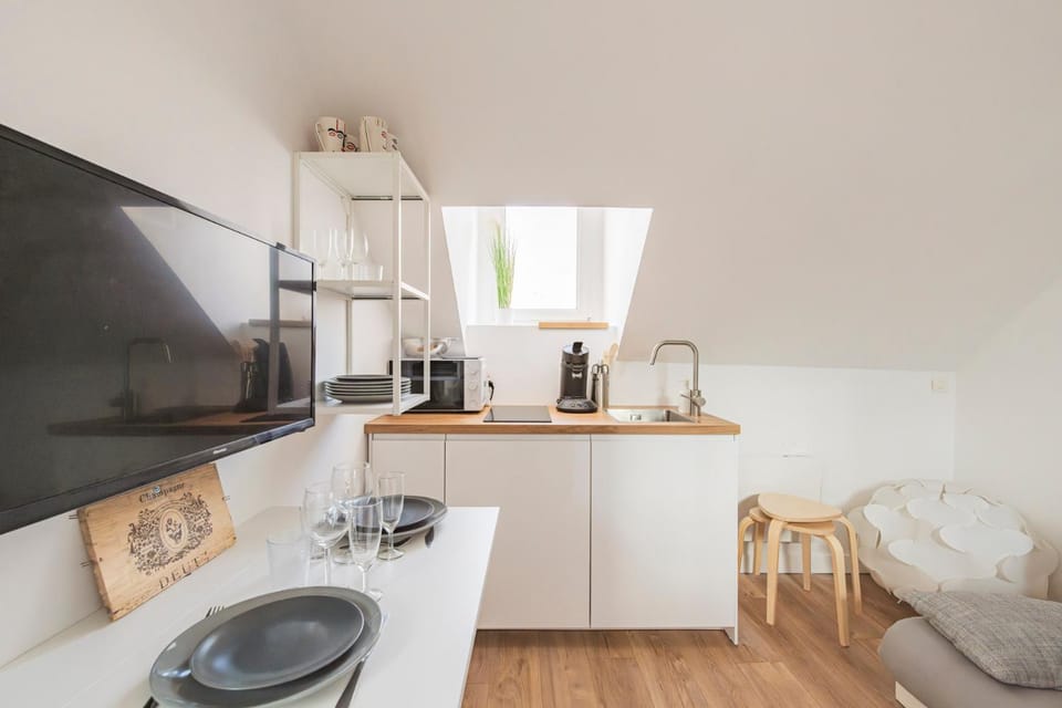 Kitchen or kitchenette, Dining area, pet friendly, stove, toaster
