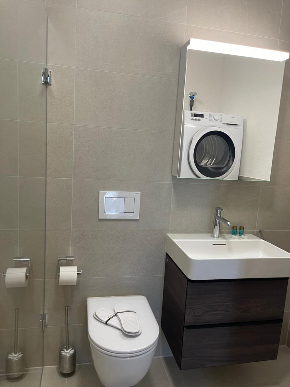 Toilet, Bathroom, towels