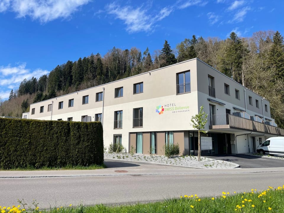Property building, Spring, Day, Natural landscape, Parking