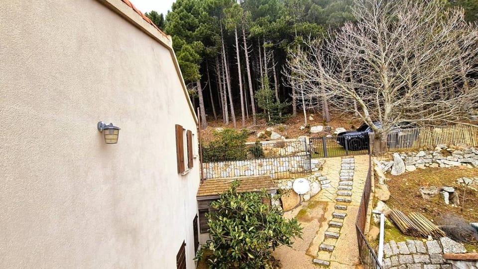 Domaine de Gialla Bergerie Carta, 6 pers, montagne, vue mer Villa in Zonza