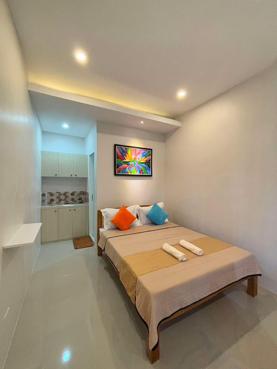 Bed, Photo of the whole room, towels