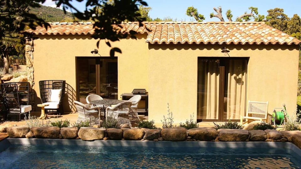 Domaine de Gialla Bergerie Figa, 2 pers, piscine chauffée, 10 mn plage Villa in Zonza
