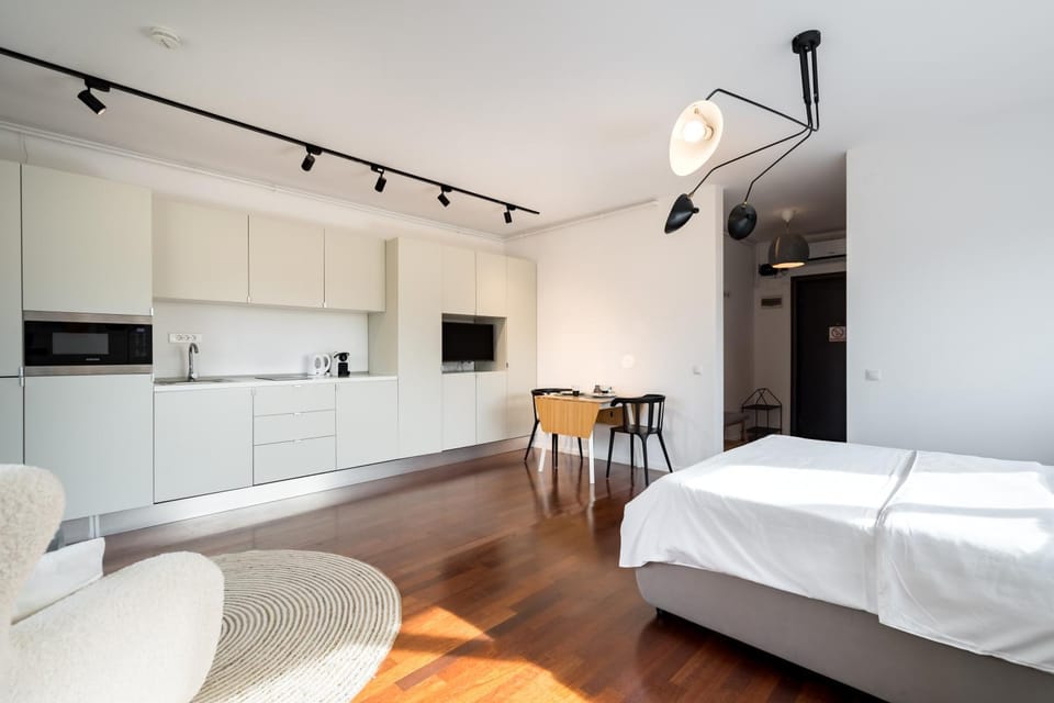 Bed, TV and multimedia, Kitchen or kitchenette, Photo of the whole room, Bedroom, oven