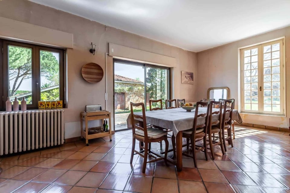 Living room, Dining area