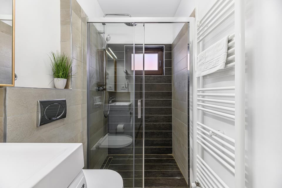 Shower, Toilet, Bathroom, towels, towels