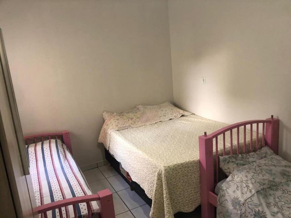 kitnet para até 4 pessoas totalmente mobiliada próx ao centro de Bauru- R4 Apartment in Bauru