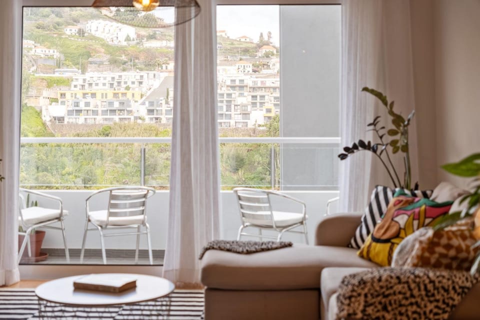 View (from property/room), Balcony/Terrace, Living room