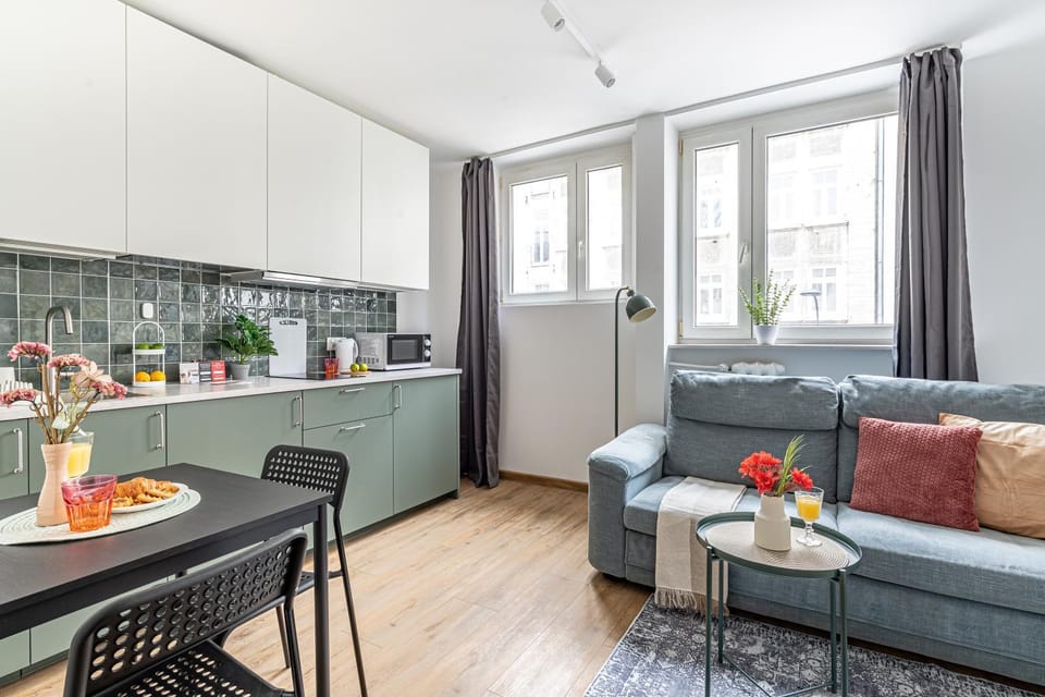 Kitchen or kitchenette, Living room, Seating area, Dining area