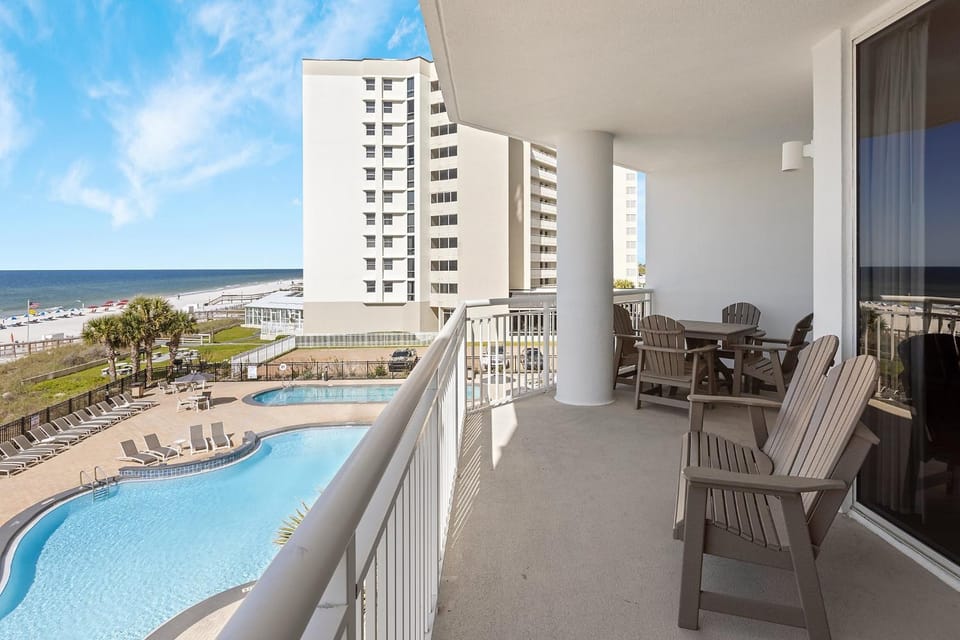 Balcony/Terrace, Beach, Pool view, Sea view, Swimming pool, furniture