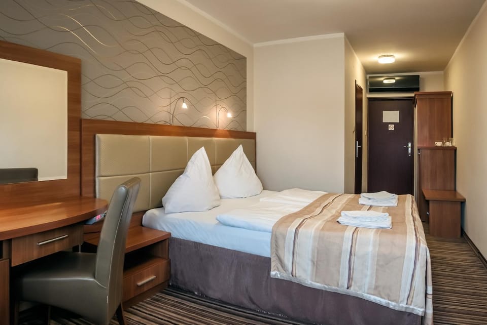 Bed, Other, Photo of the whole room