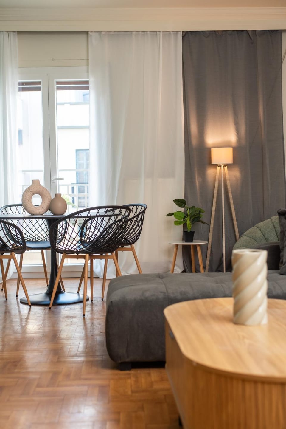 Living room, Seating area, Dining area