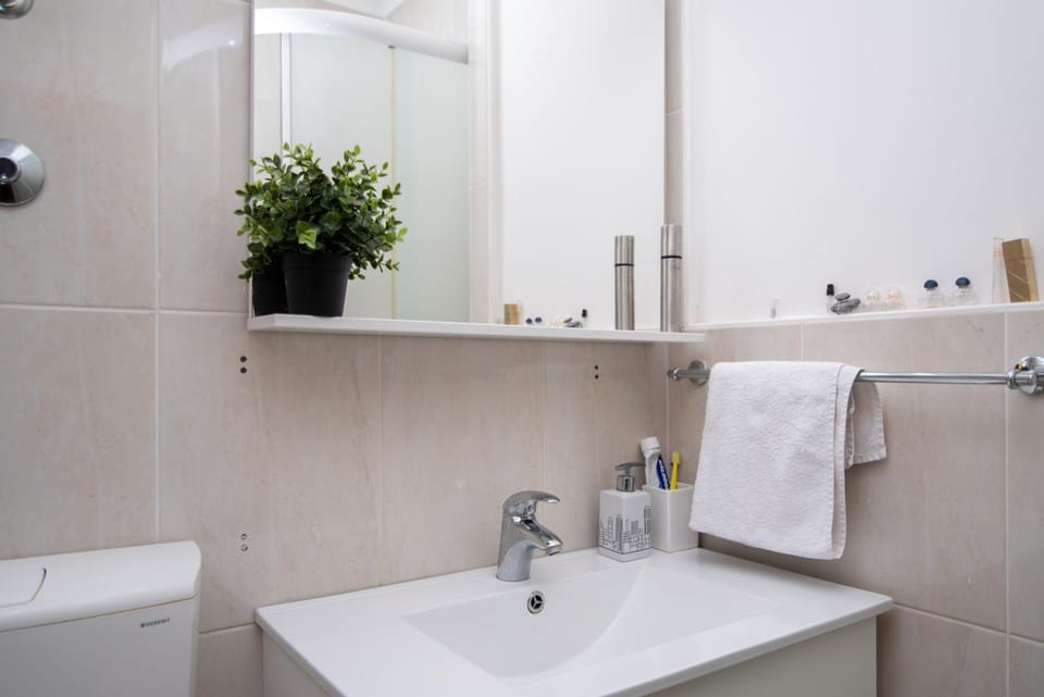 Bathroom, towels