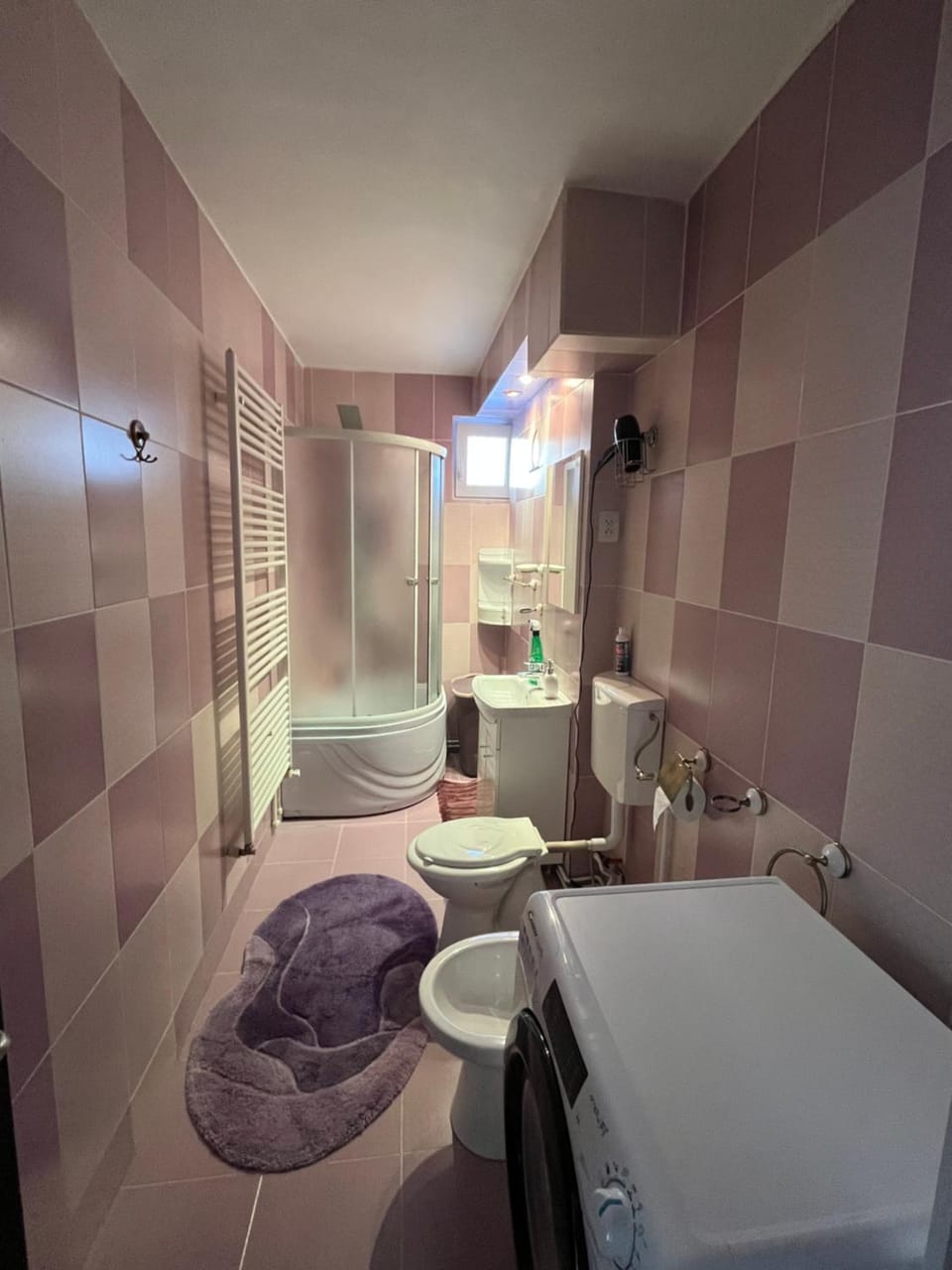 Shower, Toilet, Bathroom, towels