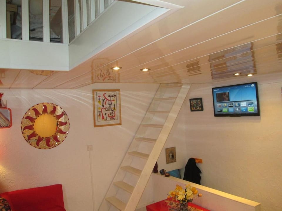 Romantic ideal young couple Portable aircon Apartment in Collioure
