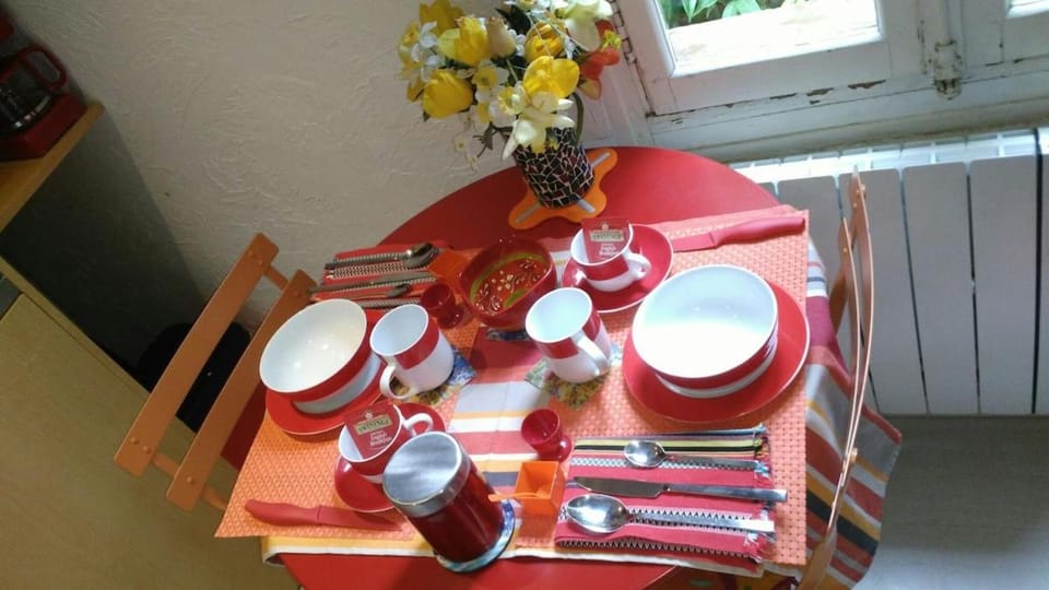 Romantic ideal young couple Portable aircon Apartment in Collioure