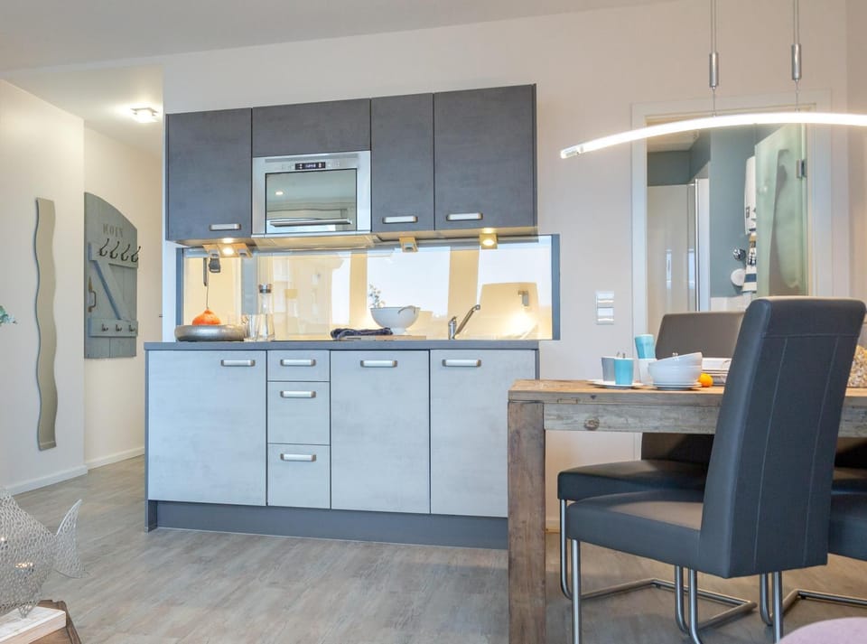 Kitchen or kitchenette, Dining area, stove