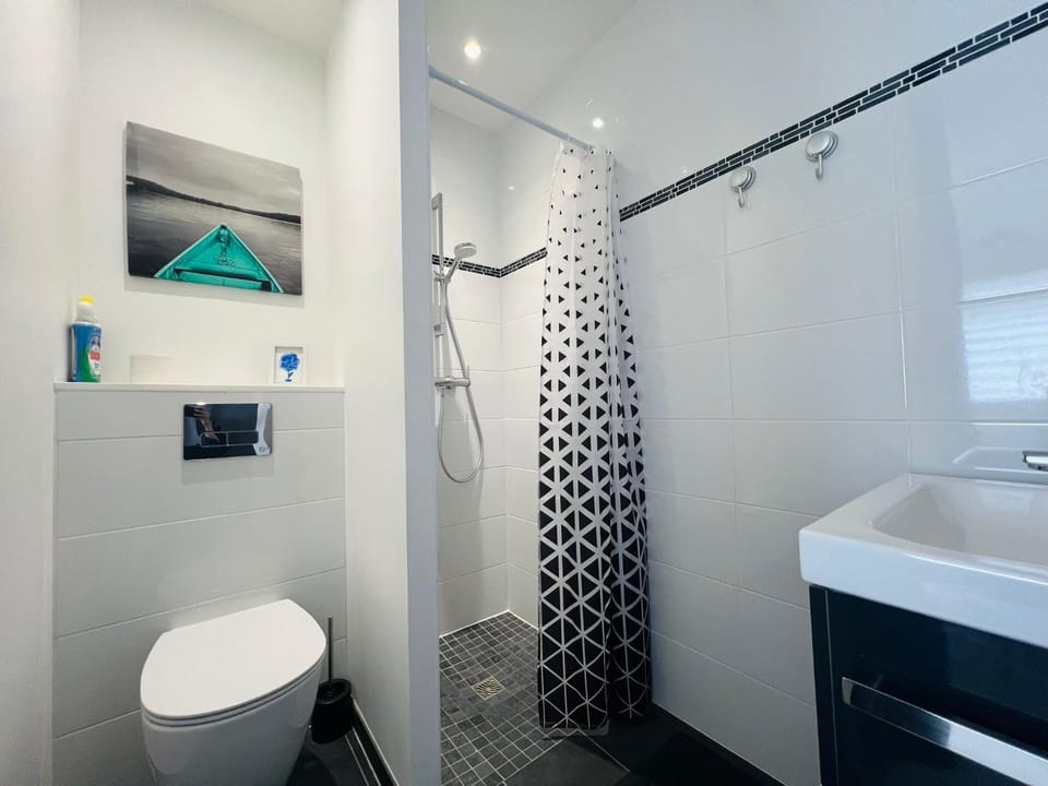 Logement indépendant avec ventilateur, frigo et micro-ondes Bed and Breakfast in Poitiers