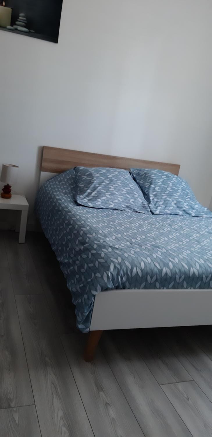 Logement indépendant avec ventilateur, frigo et micro-ondes Bed and Breakfast in Poitiers