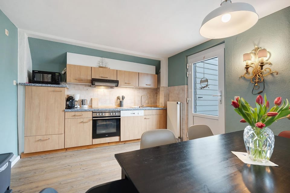Property building, Kitchen or kitchenette, Living room