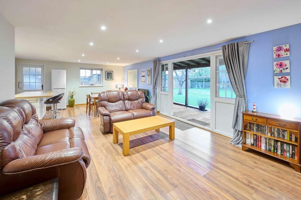 Library, TV and multimedia, Living room, Seating area