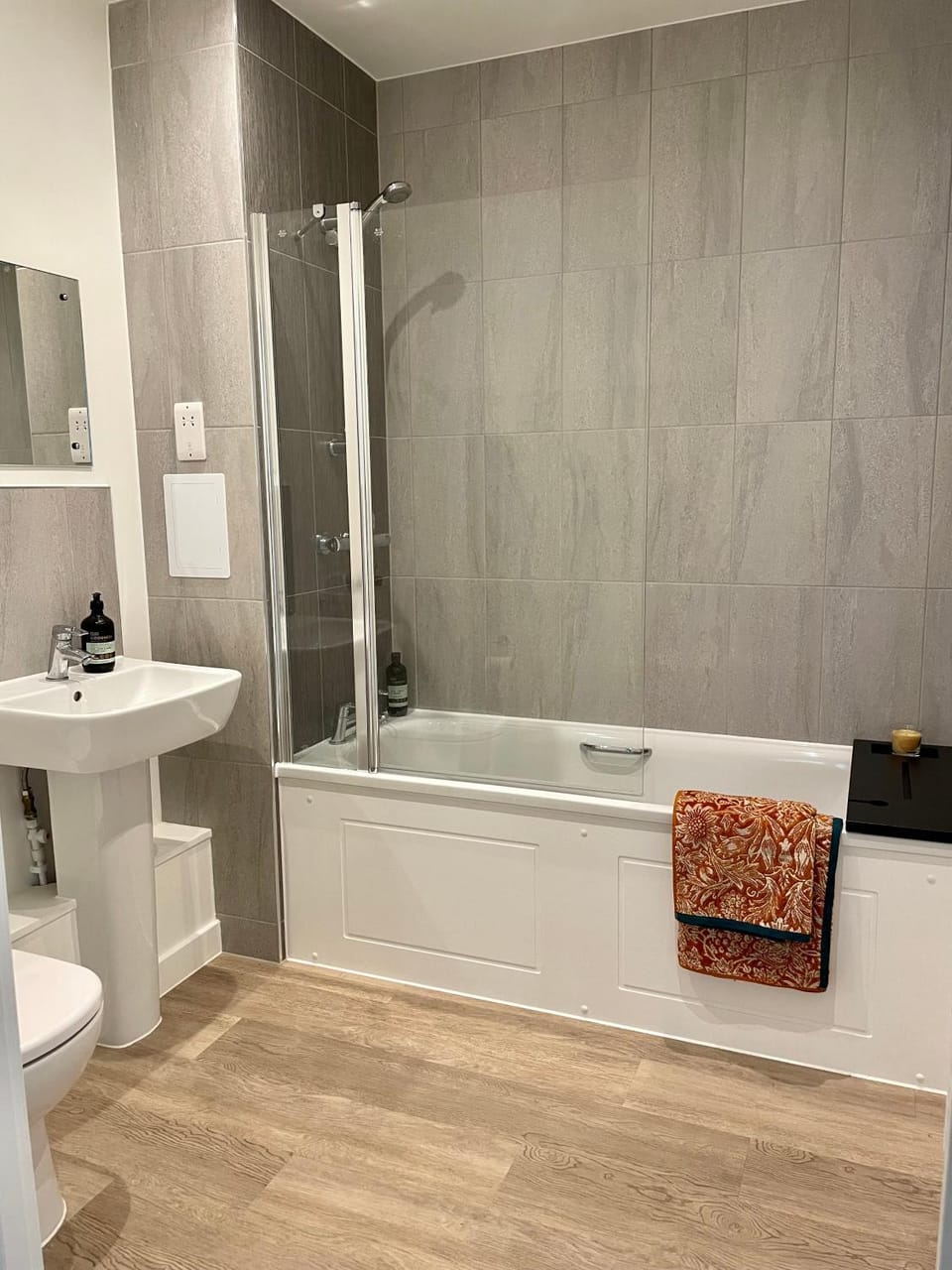 Beautiful 1 bedroom Luxury Apartment near Erith Station Apartment in Dartford