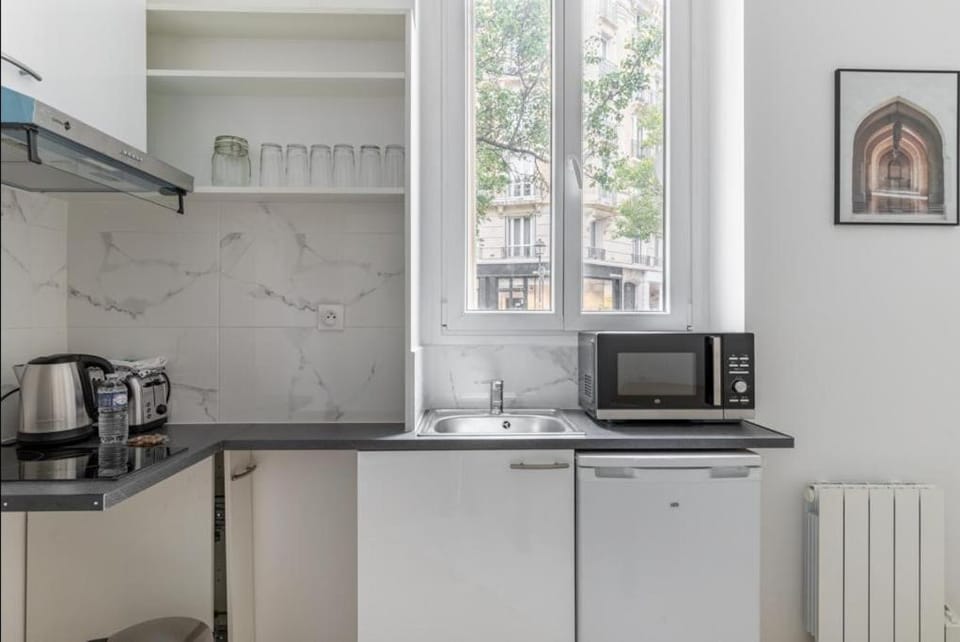 Coffee/tea facilities, stove, toaster