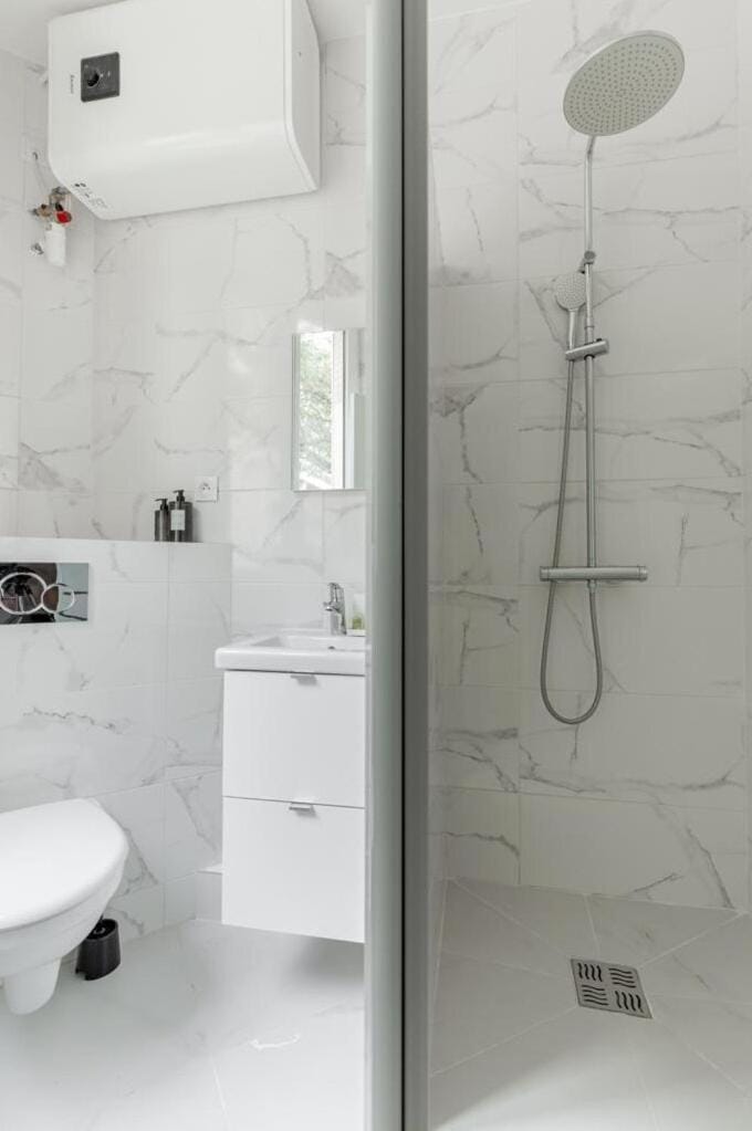 Shower, Toilet, Bathroom, towels