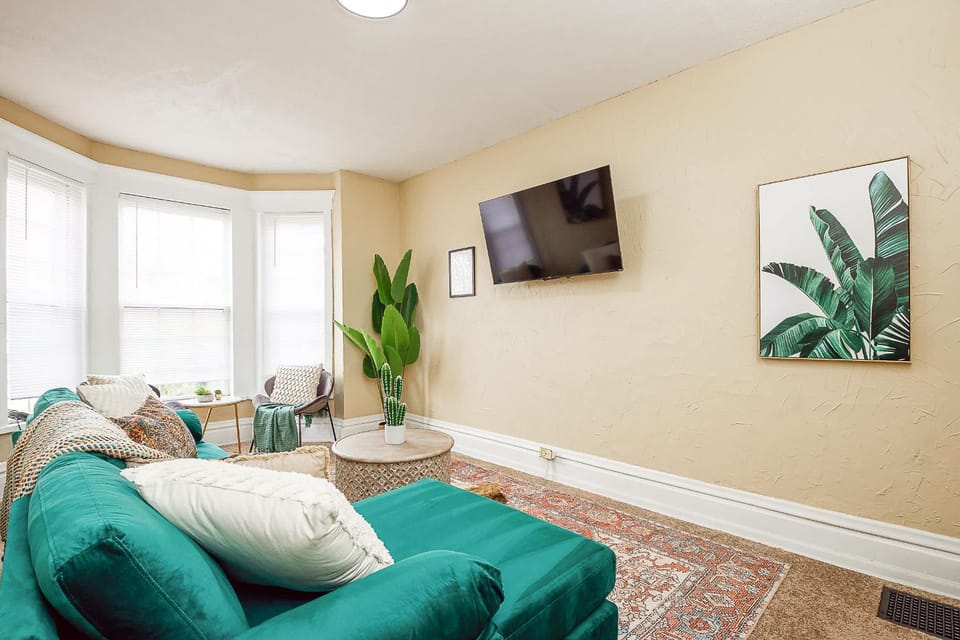 Historic Gem Perfect for Groups and Long Stays House in Ohio