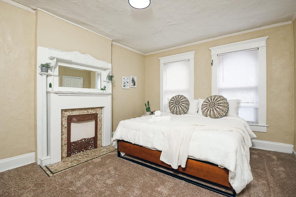 Historic Gem Perfect for Groups and Long Stays House in Ohio