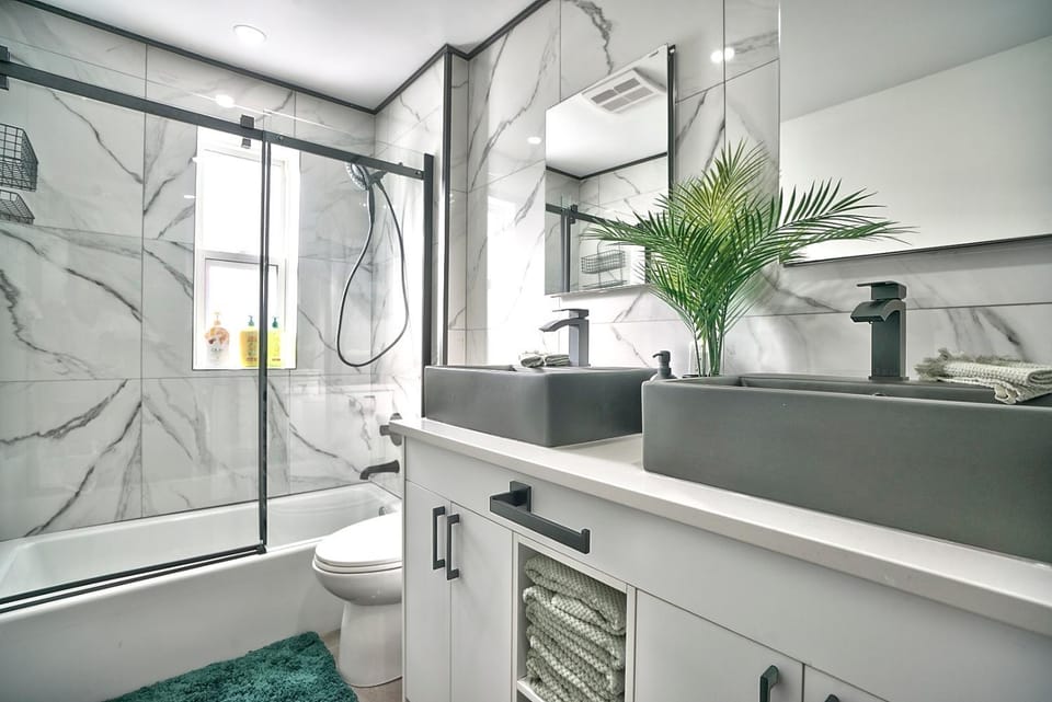 Shower, Toilet, Bathroom, towels
