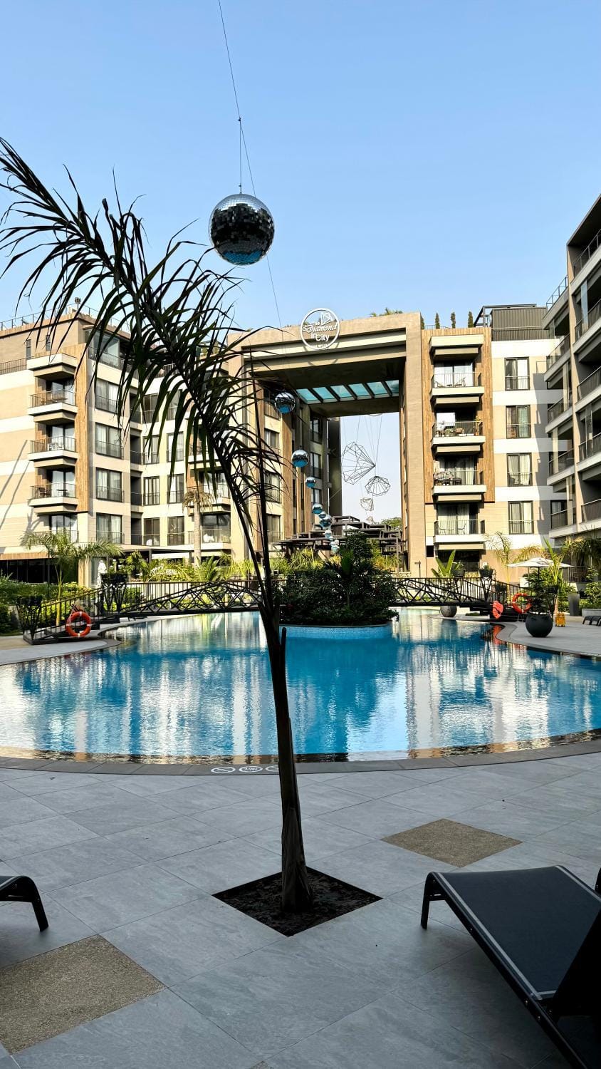 Property building, Pool view, Swimming pool, sunbed