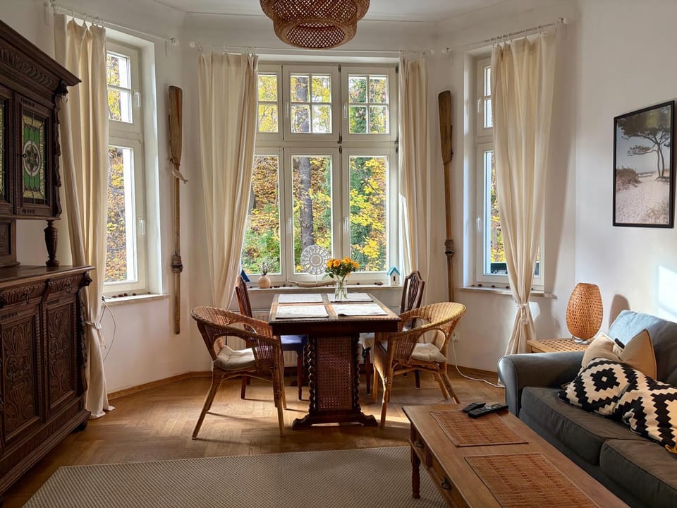 Living room, Seating area, Dining area
