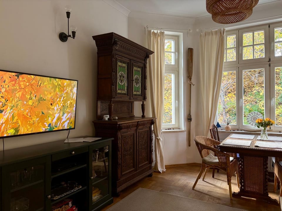 TV and multimedia, Dining area, Evening entertainment