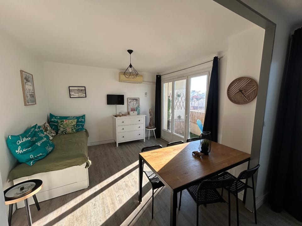 Living room, Dining area