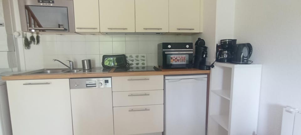 Kitchen or kitchenette, Living room