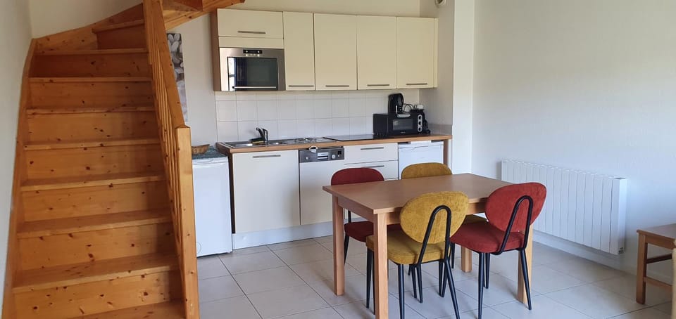 Property building, Kitchen or kitchenette, Living room