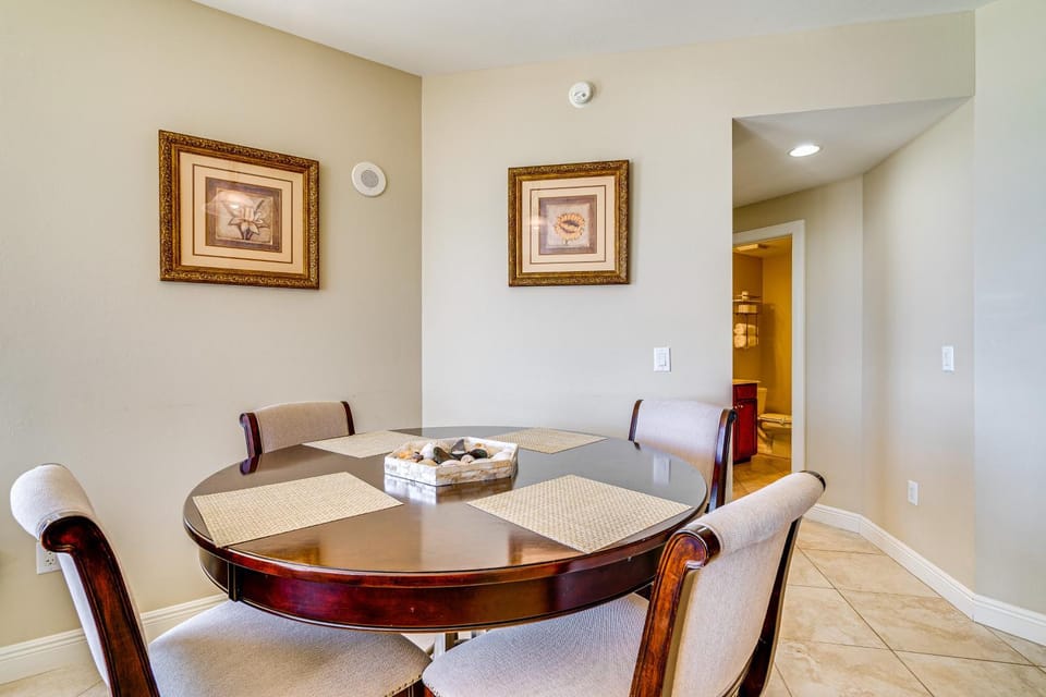 Walk to Marina + Restaurants: Cape Coral Escape! House in Cape Coral