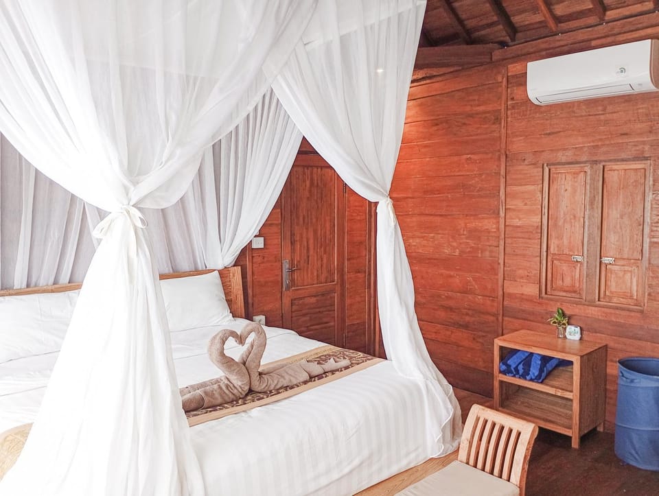 Bedroom, towels, air conditioner