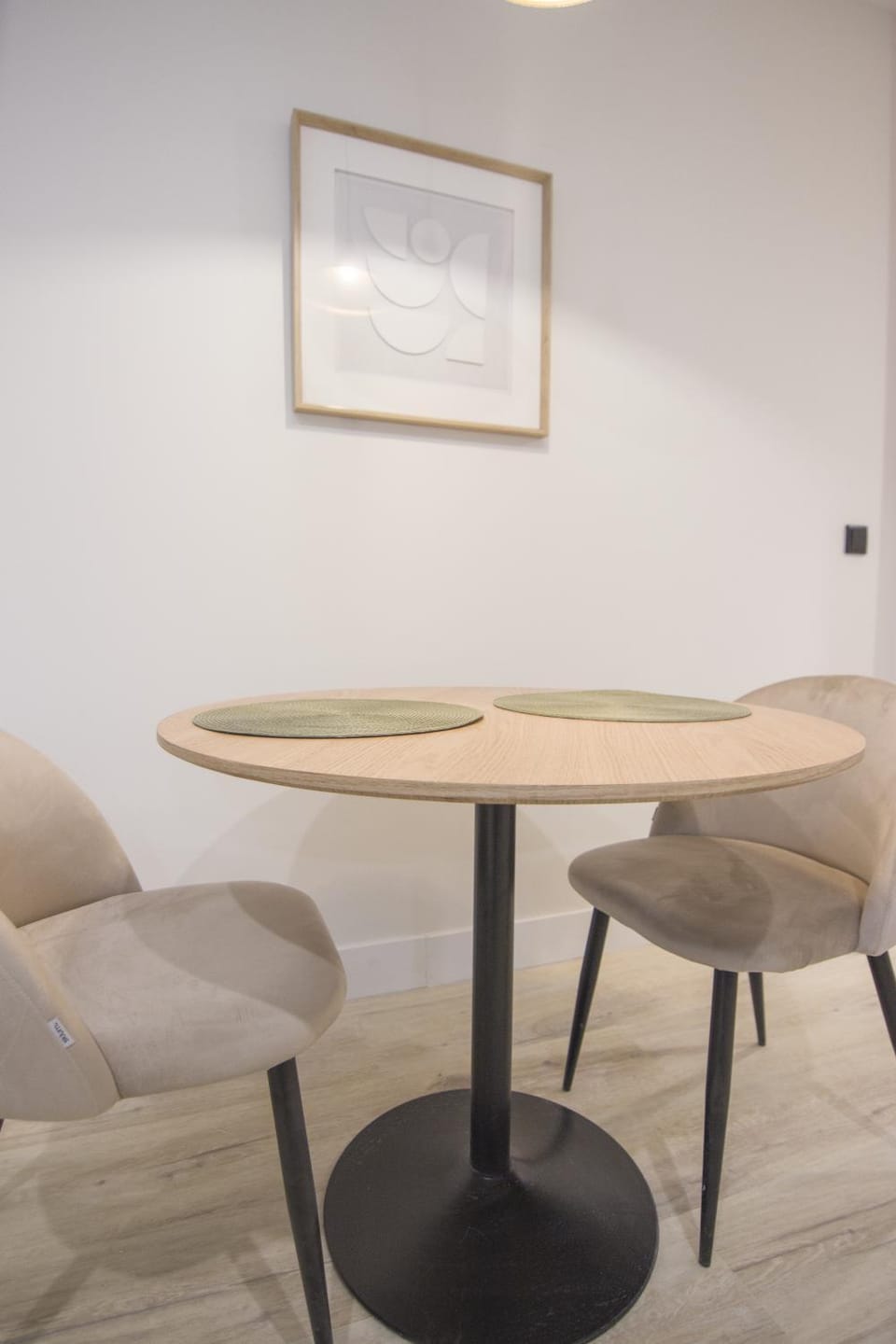 Seating area, Dining area