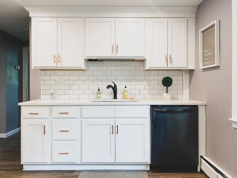 Centrally Located - 3 Br House House in Connecticut