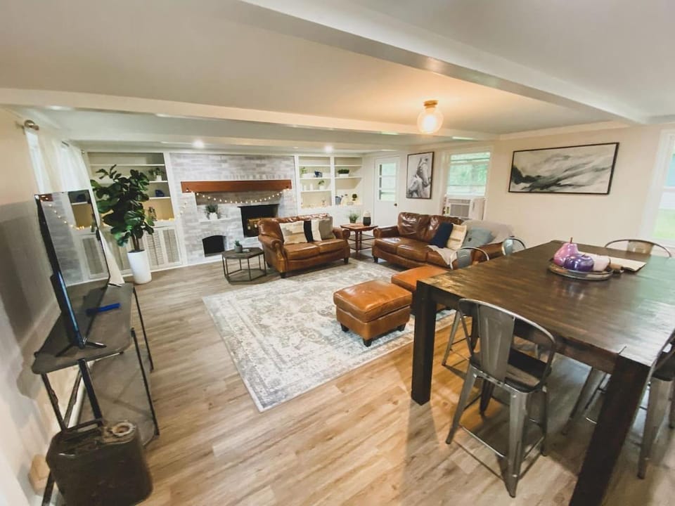Centrally Located - 3 Br House House in Connecticut