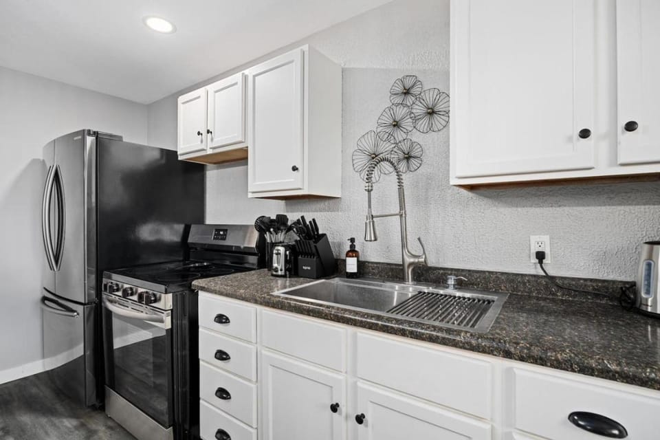 Relaxing 3BD Home in Morton House in Illinois