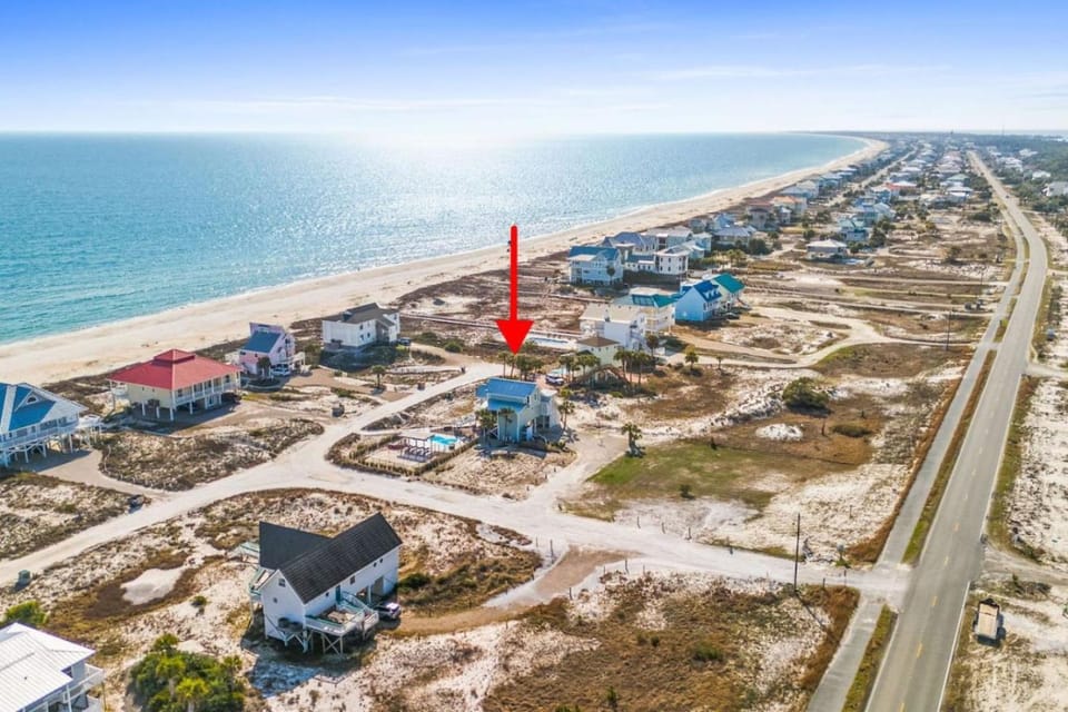 Property building, Day, Neighbourhood, Natural landscape, Bird's eye view, Beach, Sea view