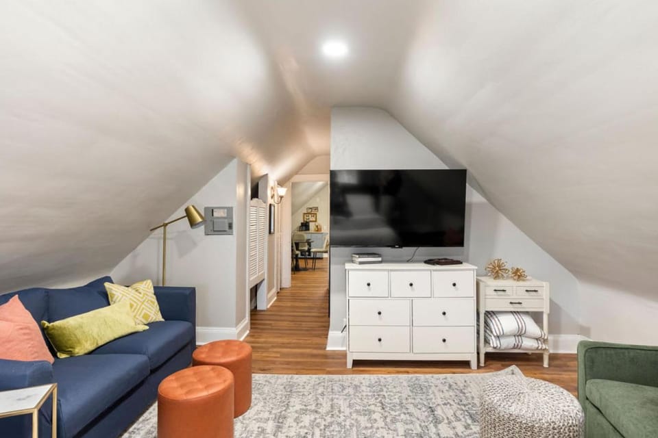 Stylish Studio Cleveland Clinic Apartment in Cleveland Heights