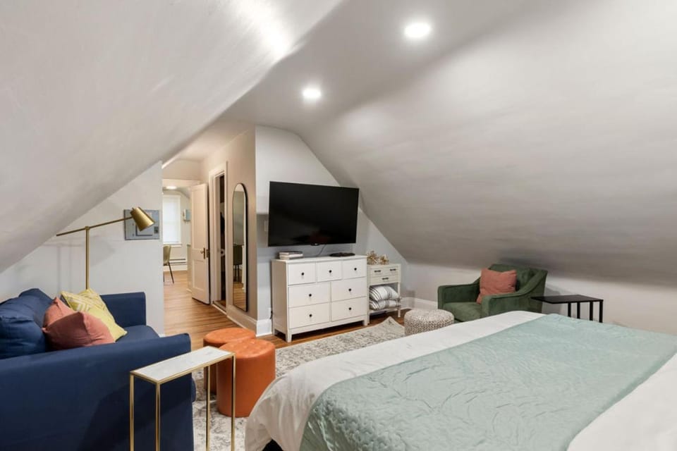 Stylish Studio Cleveland Clinic Apartment in Cleveland Heights