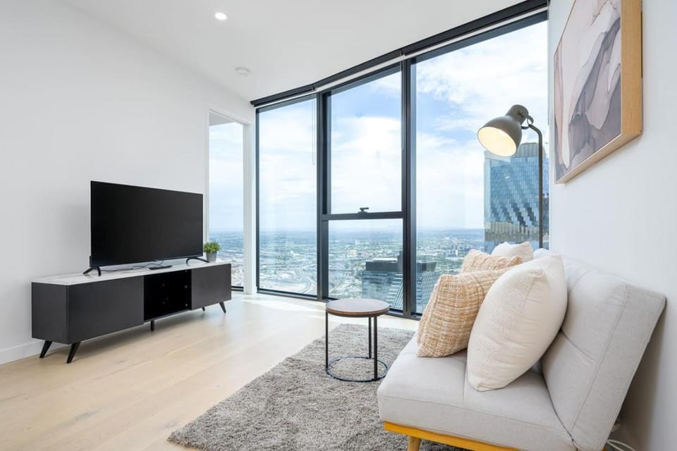 Luxe 67th Floor 2BR with Ocean View, Pool, Spa and Gym Apartment in Melbourne