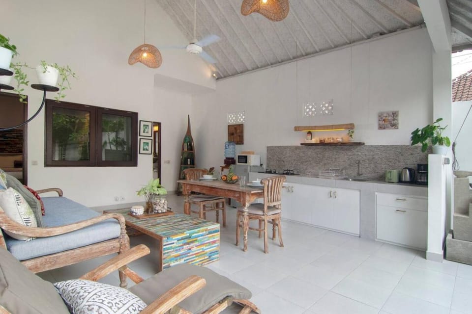 FANTASTIC 1 BR VILLA PRIVATE POOL WALK TO BEACH Villa in Kuta